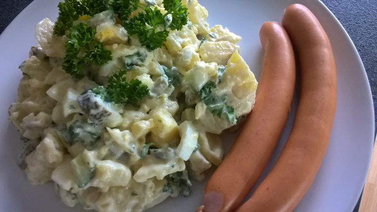 Wetsfälischer Kartoffelsalat mit Wiener Würstchen | Alltagsrezept.de