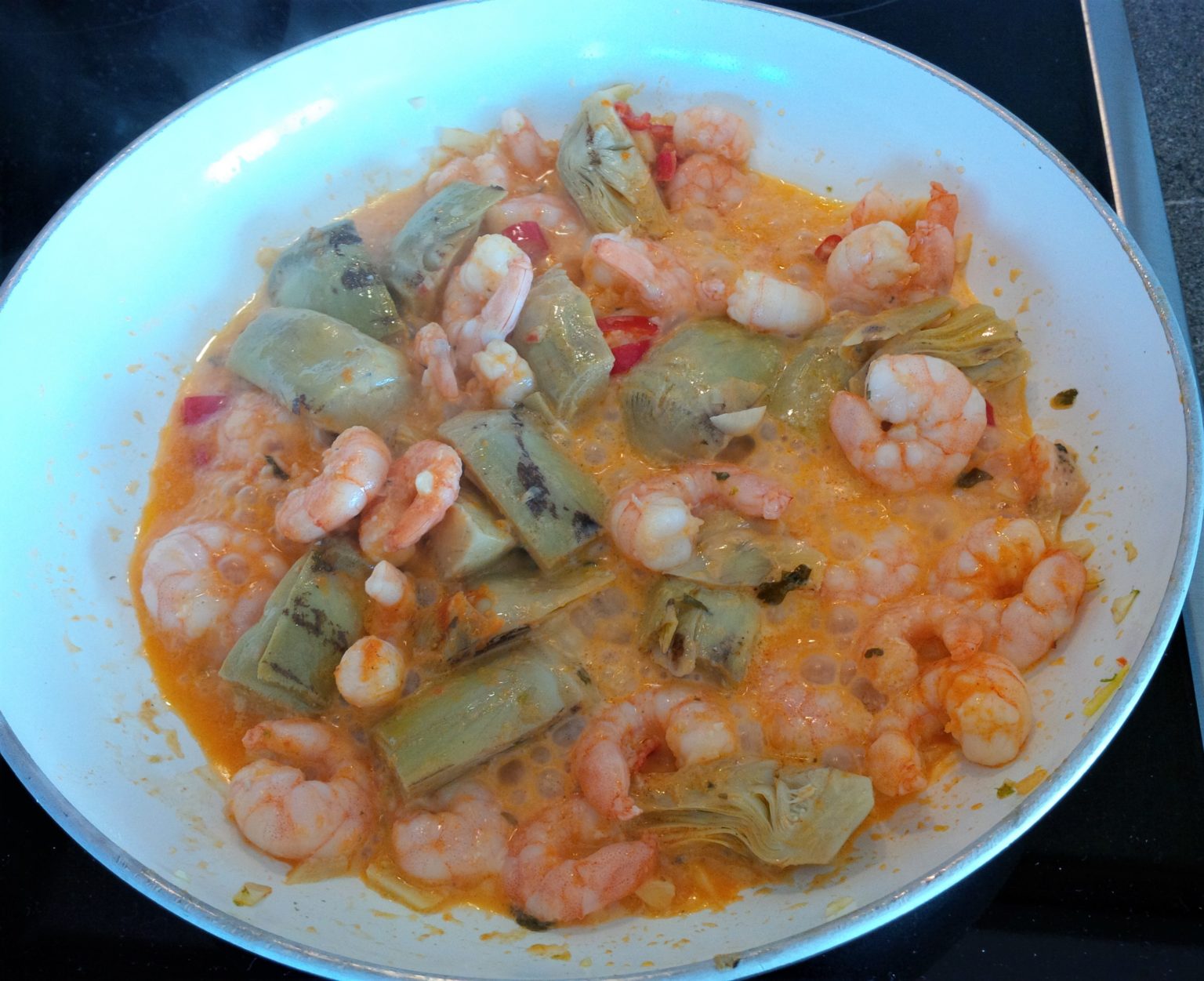 Spicy Artischocken &amp; Garnelen auf Spinatsalat